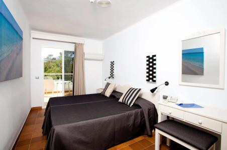 Bahia Camp de Mar Suites - 2