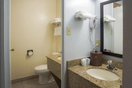 Deluxe Inn - 6