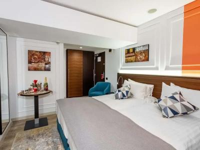 DoubleTree by Hilton Bucharest Unirii Square - 46