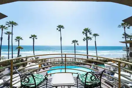 Pacific Terrace - 105