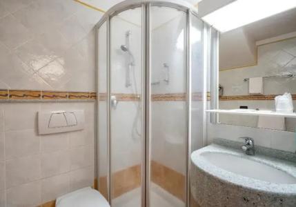 Everest - 33