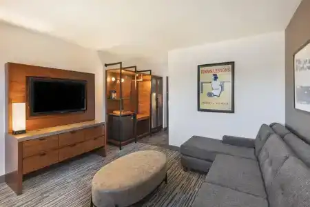 Four Points by Sheraton Los Angeles Westside - 6