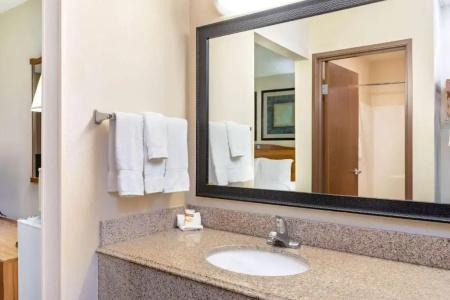 La Quinta By Wyndham East - 28