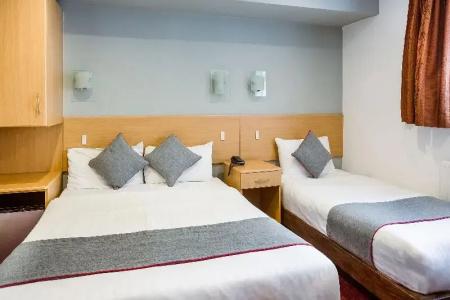 Oyo London Guest House - 70