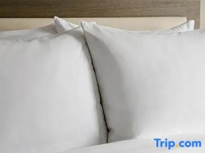 Courtyard by Marriott Waikiki Beach - 30