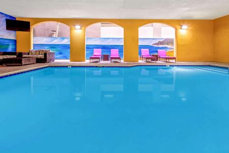 La Quinta by Wyndham Anaheim - 12