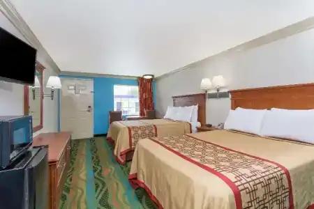 Days Inn by Wyndham Virginia Beach Town Center - 11