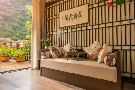 Peach Blossom Resort (near Reed Flute Rock, free pick up for min 3 nights) - 69