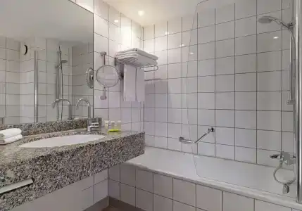 Courtyard by Marriott Duesseldorf Hafen - 8