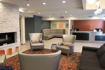 Erie Inn & Suites Solstice - 1