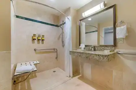 Best Western Plus Marina Shores - 10
