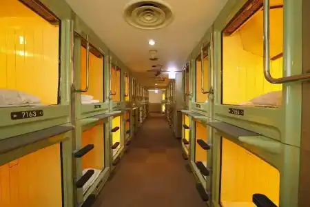 Shinjuku Kuyakusho-mae Capsule - 3