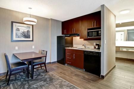 Hampton Inn & Suites by Hilton-Airport - 27