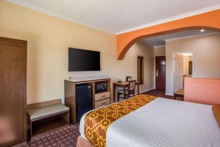 Rodeway Inn & Suites - - 55
