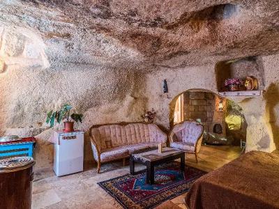 Atilla's Cave - 338