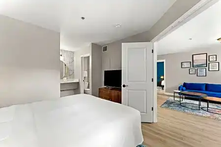 Quality Suites Atlanta Buckhead Village North - 102