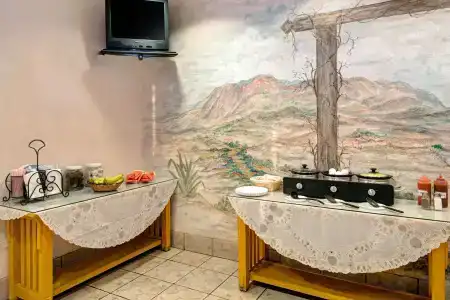 Microtel Inn & Suites by Wyndham West - 11
