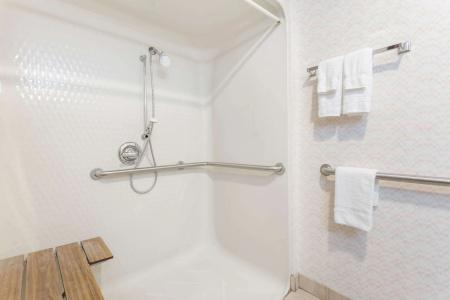 Days Inn by Wyndham Battlefield Rd/Hwy 65 - 7