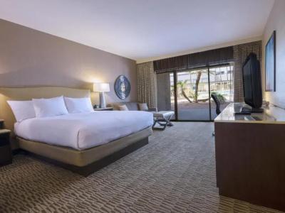 Hilton Phoenix Airport - 32
