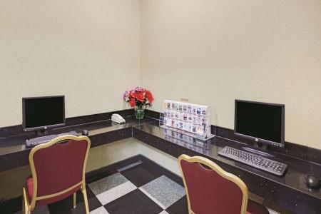 La Quinta Inn By Wyndham Queens (New York City) - 11