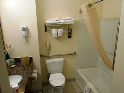 Super 8 by Wyndham Austin/Airport South - 18