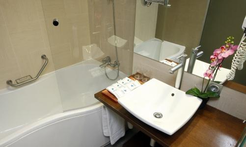 & Spa Real Ciudad De Zaragoza - 6