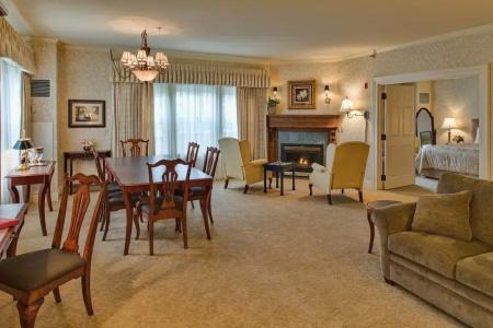 Fairhaven Village Inn - 5