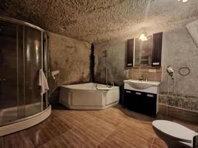 Falcon Cave Suites - 53
