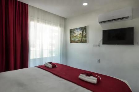 Art & Wine Studios and Apts - 81