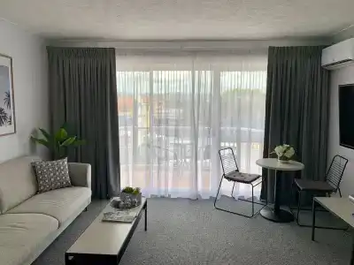 Outrigger Burleigh - 141