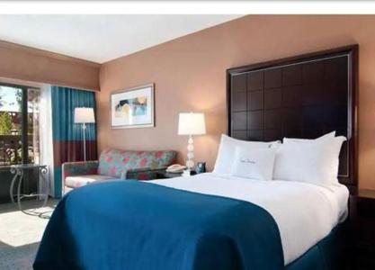 DoubleTree by Hilton - 43