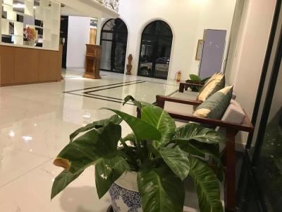 Sky Palace Boutique - 1