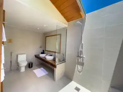 Meeru Island Resort & Spa - 11