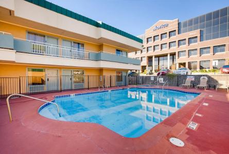 Rodeway Inn & Suites South of Fiesta Park - 14