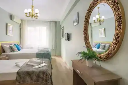 Sofia Corner - 48