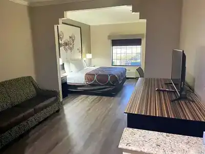 Super 8 by Wyndham San Antonio/Alamodome Area - 45
