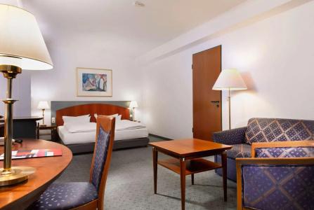 Ramada by Wyndham Weimar - 58