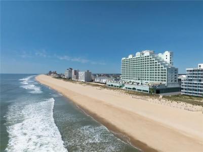 Hilton Suites Oceanfront - 24