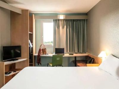 ibis Auch - 1