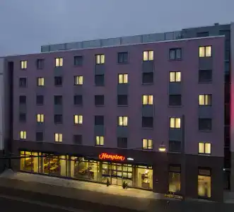 Hampton by Hilton Nürnberg City Center - 0