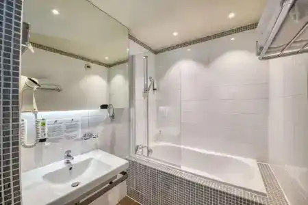 Best Western Plus hôTel De l'Arbois - 129