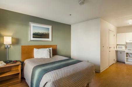 HomeTowne Studios by Red Roof Denver - Airport/Aurora - 3