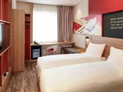 Ibis Saigon Airport - 2