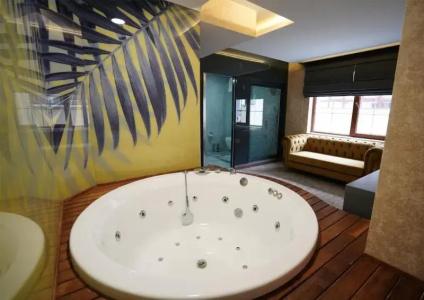 The Life & Spa - 61