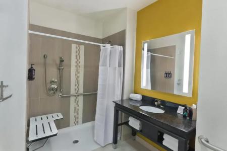 Oxford Suites - 7