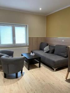 Select Suites & Aparts - 110