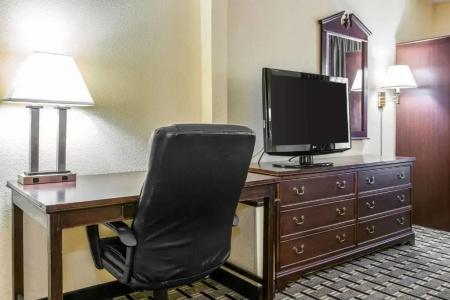 Clarion Inn & Suites Northwest - 41