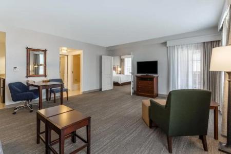 Hampton Inn and Suites Downtown - 98
