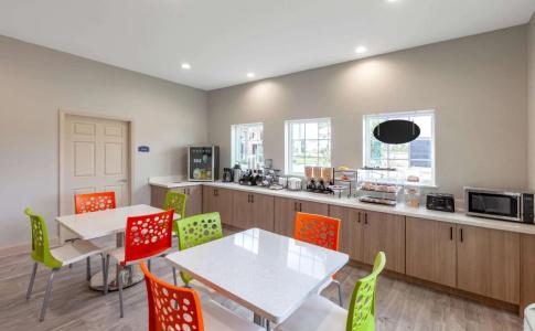 Americas Best Value Inn Houston Willowbrook - 12