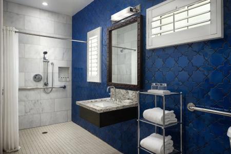 Triada, Autograph Collection - 47